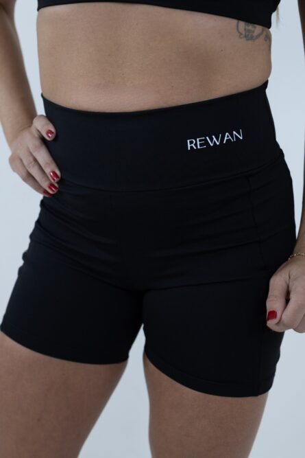 SHORT COM BOLSO PRETO POLIAMIDA BLACKOUT - Imagem 3