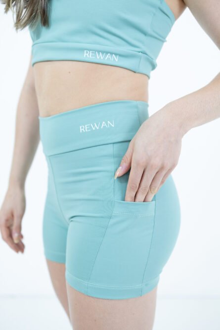 SHORTS COM BOLSO VERDE JADE - Imagem 2