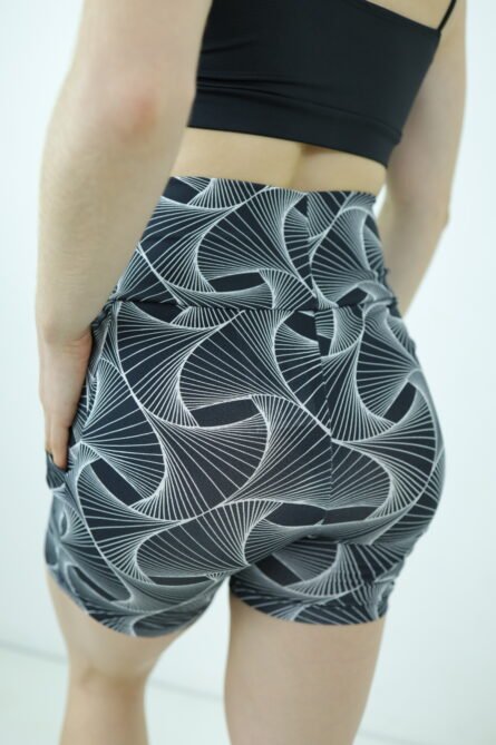 SHORTS COM BOLSO PRETO MESCLADO - Imagem 4